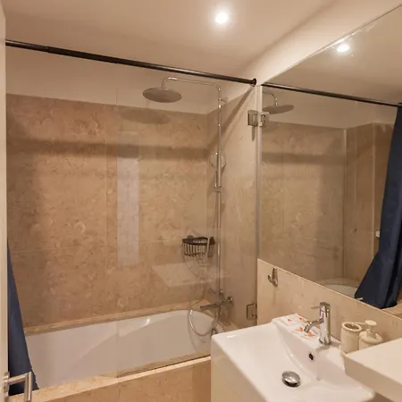 Apartament Flh Liberdade Spacious With Parking Lizbona